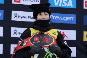 '올림픽 금메달 보인다' 최가온, 스노보드 하프파이프 월드컵 2주 연속 우승(종합)