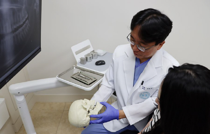 음식 먹을 때마다 턱에서 '딱딱' 소리, 두통·목 통증까지 있다면?