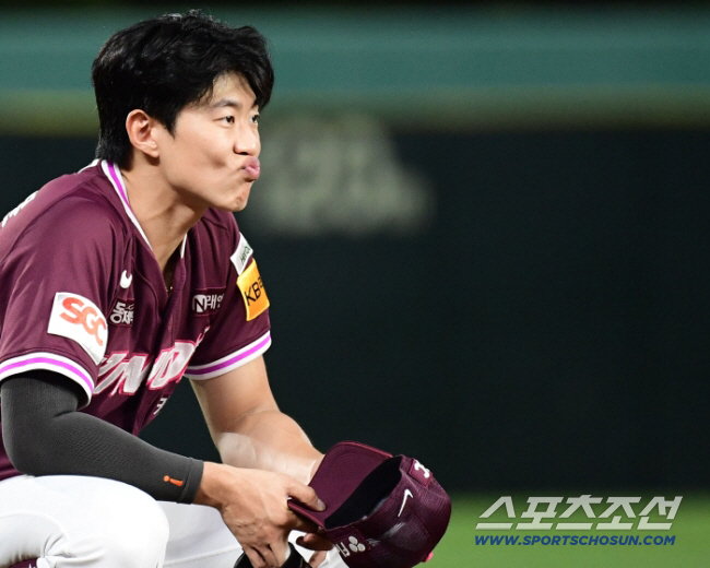 '충격 원형 탈모' 김하성의 고백, 192억은 좋은데 송성문 SD 견딜 …