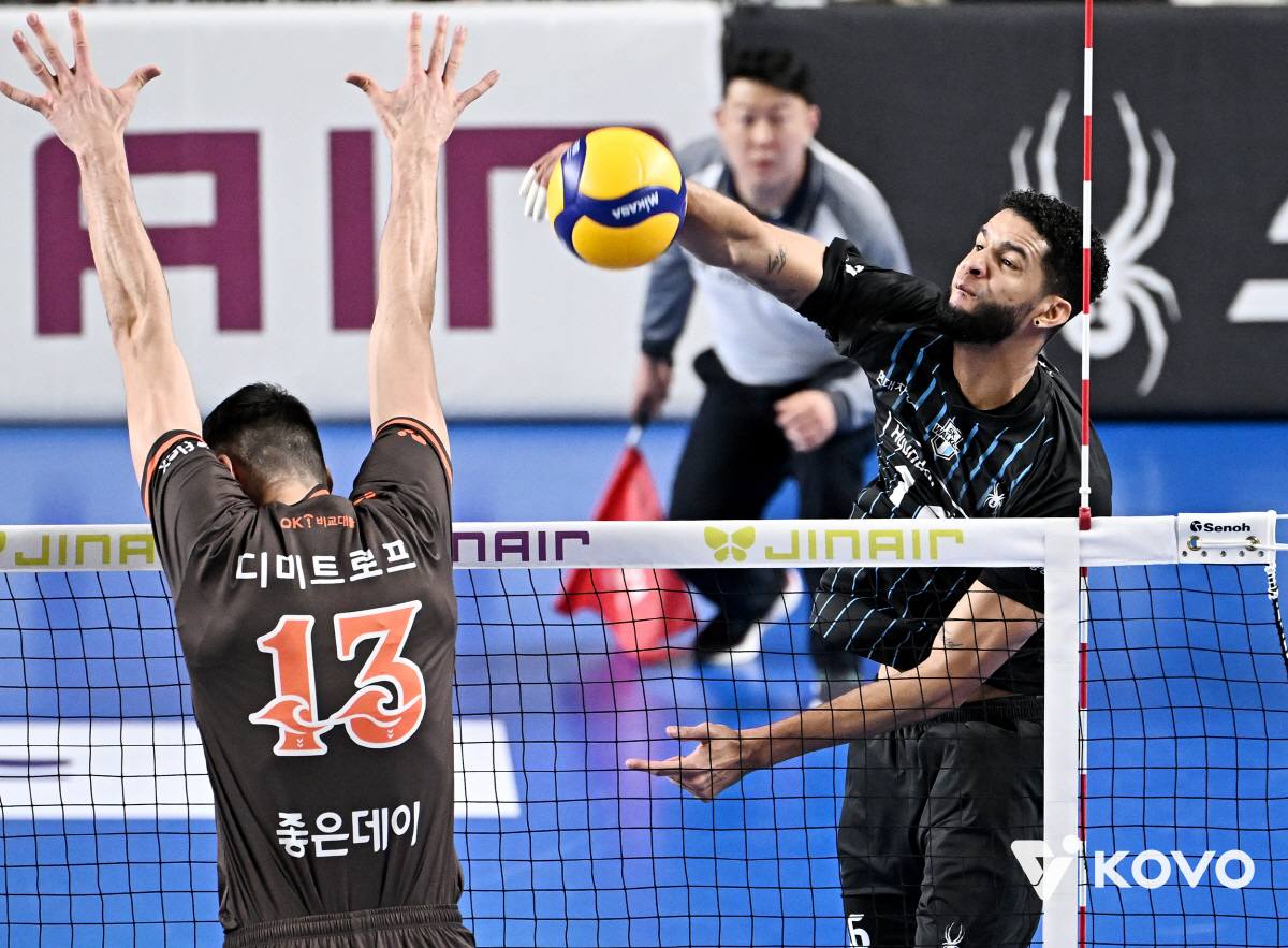 '역대 최초 대기록' 독보적 괴물의 포효…현대캐피탈, OK저축은행 꺾고 …