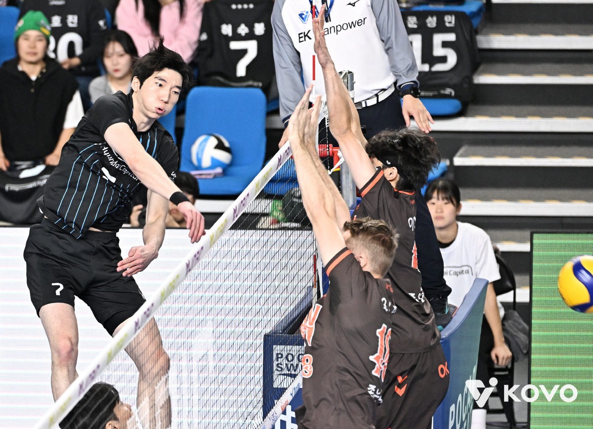 '역대 최초 대기록' 독보적 괴물의 포효…현대캐피탈, OK저축은행 꺾고 …