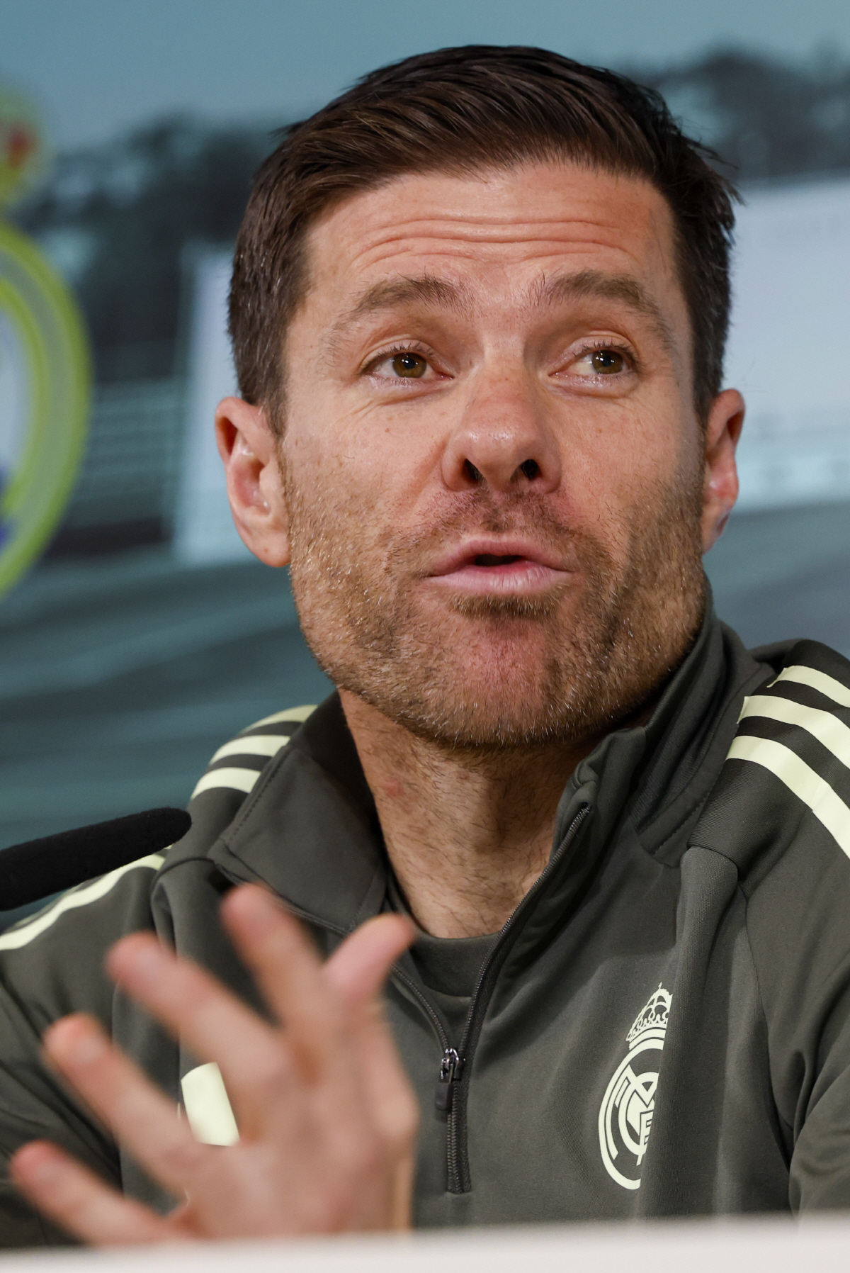 "떠나는 게 낫지, 떠날 거야!" 불화설 폭발→6개월 만의 경질설…사비 …