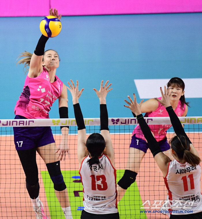 최하위 반란은 우연이었나! 페퍼저축은행, 참담한 8연패.. '6승2패 2위 → 6승10패 6위' → 이제 꼴찌와 불과 3점 차이