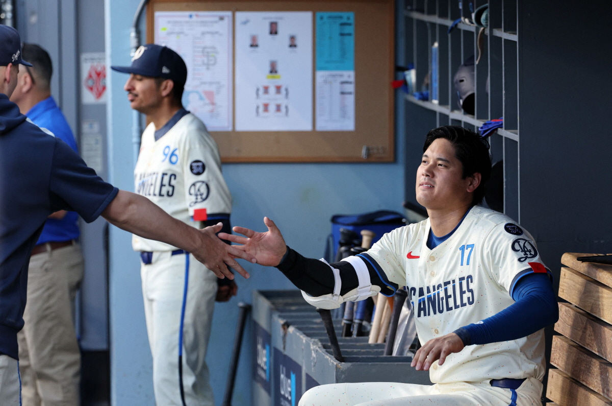 오타니 사인에 44억을 태워? → 진짜 부럽다! 강남 아파트 값으로 취미…