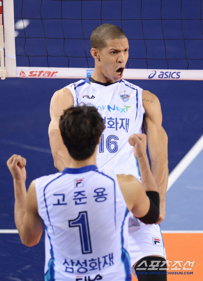 "나 은퇴해도 아무도 못 깨" 한국 안 왔으면 어쩔 뻔했나…역대 최초 대…