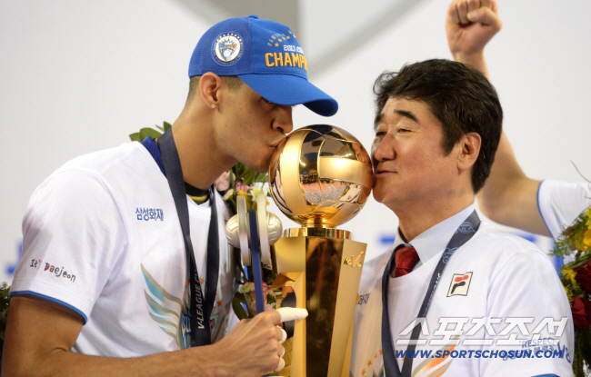 "나 은퇴해도 아무도 못 깨" 한국 안 왔으면 어쩔 뻔했나…역대 최초 대…