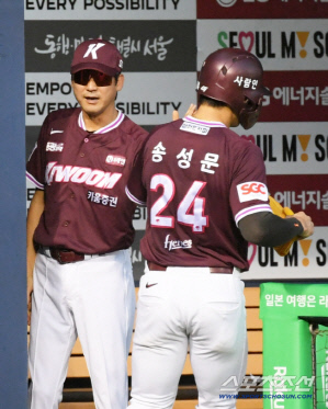 '전력의 절반을 잃었다' 누군가에겐 충격인 송성문 미국행...하지만 