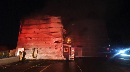 청주 사료 제조 공장서 불…3억4천만원 재산 피해