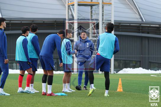 "목표는 최소 4강!" '축구의 해' 2026년 첫발 떼는 이민성호, U…