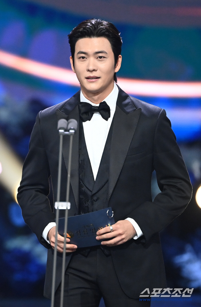 강태오, '이강달' 열고 닫았다..'용두용미' 육각형 주연이란 이런 것