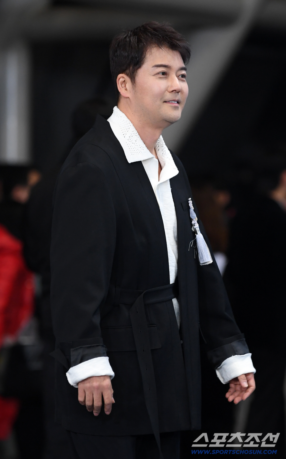 [종합] "힘들 때도 남 웃겨야 할 때"…전현무, 박나래 논란→父투병 맘…