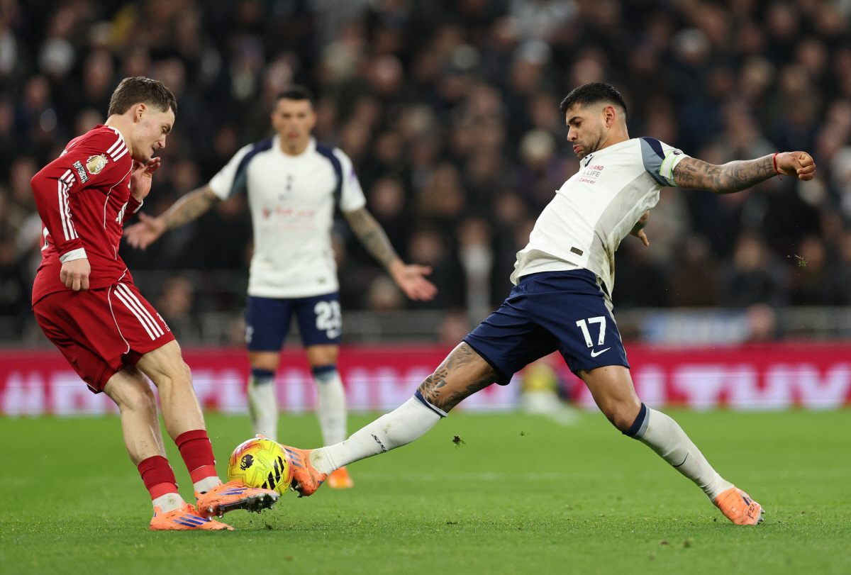 "프랭크 감독 불쌍하다, 토트넘 문제 다 보여주는 존재" 손흥민과 달라도…
