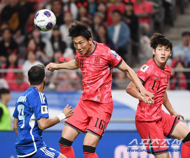 '韓 초대형 이적설' EPL 주전급 수비수 드디어 나오나...홍명보호 C…