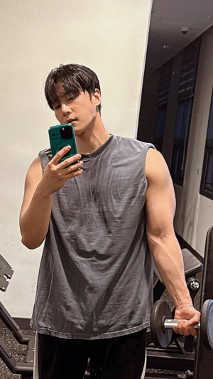 문원, ♥신지와 결혼 앞두고 몸매 관리 돌입..7세 연하 '베이글남' 포스 뿜뿜