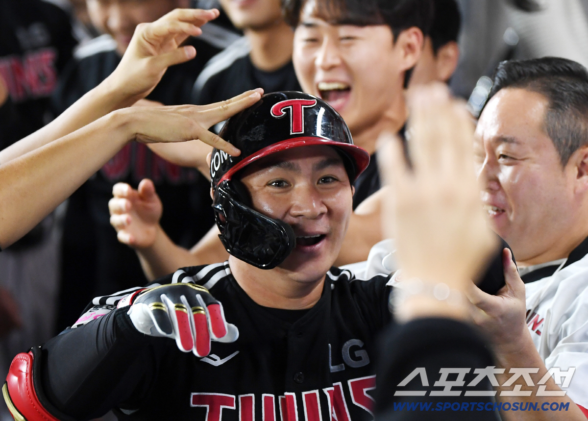 떠난 김현수의 5번자리는 누가? 홈런치는 포수, 김현수가 인정한 연습벌레…