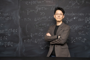 UNIST 물리학과 교수, 양자역학·상대성이론 통합할 이론 제시