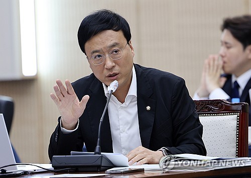 정성국 의원, 지역구 지방의원 정치후원금 논란
