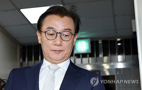 뇌물? 정치자금? 무혐의?…경찰, 특검 앞두고 곧 중간결론 전망