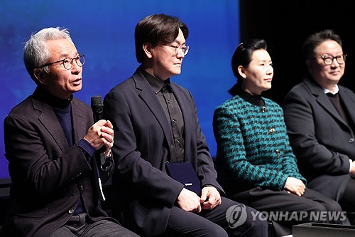 (서울=연합뉴스) 강민지 기자 = 안호상 세종문화회관 사장이 22일 서울 종로구 세종문화회관에서 열린 '2026 세종문화회관 사업발표회'에서 취재진의 질문에 답하고 있다. 2025.12.22 mjkang@yna.co.kr