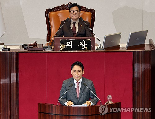 위헌소지 싹 없앴다는 與…헌정 첫 필버 연단에 선 제1야당 대표