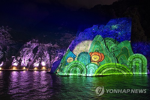 밤에도 빛나는 울릉도…도동항 일대서 미디어파사드 운영