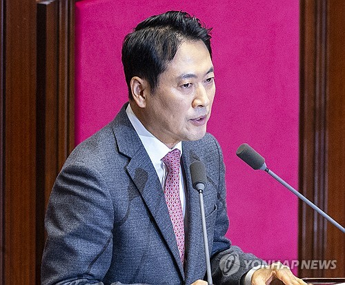(서울=연합뉴스) 황광모 기자 = 국민의힘 장동혁 대표가 22일 국회에서 열린 12월 임시국회 본회의에 내란전담재판부 법이 상정되자 무제한 반대 토론(필리버스터)을 시작하고 있다. 2025.12.22 hkmpooh@yna.co.kr