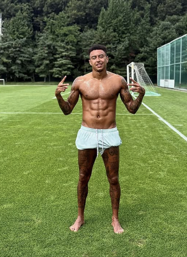 "한국은 경기장 잔디가 얼어요" 눈물의 작별 린가드, 또 K리그 열악한 …