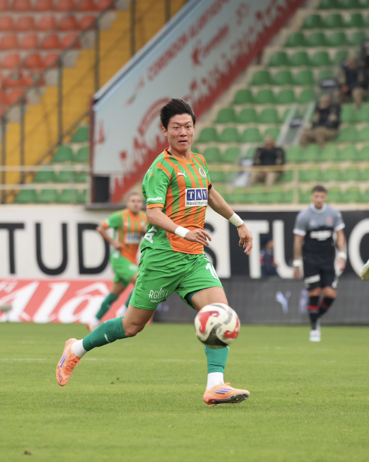 '불법촬영→징역 1년+집행유예 2년' 황의조 한국 커리어만 못할 뿐, 잘…