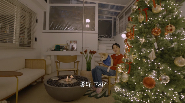 엄정화, '50억 한남동 家'에 꾸민 크리스마스 트리..스케일이 호텔급