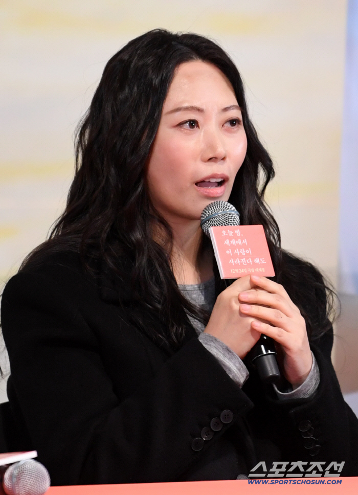 '오세이사' 감독 "인기 원작 韓영화화, 걱정 되고 고민 많았다"