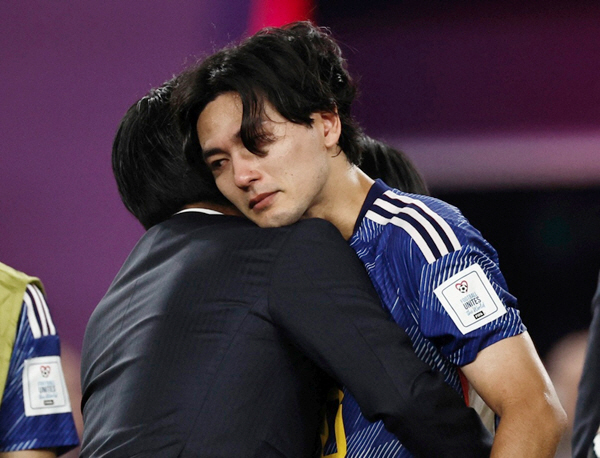 [오피셜]"일본 축구 오열" 이강인 꺾은 日 에이스, 결국 십자인대 파열…