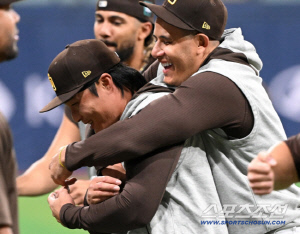 SD는 '마차도 공화국' 그의 마음을 사로잡아야 한다...야구만큼 중요한, 송성문 '생존 요건'