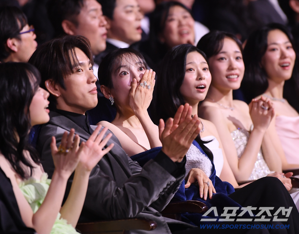 [단독] "김고은 코 찡긋 미소에 마음이 스르륵"…박지현, '재벌' 형수…