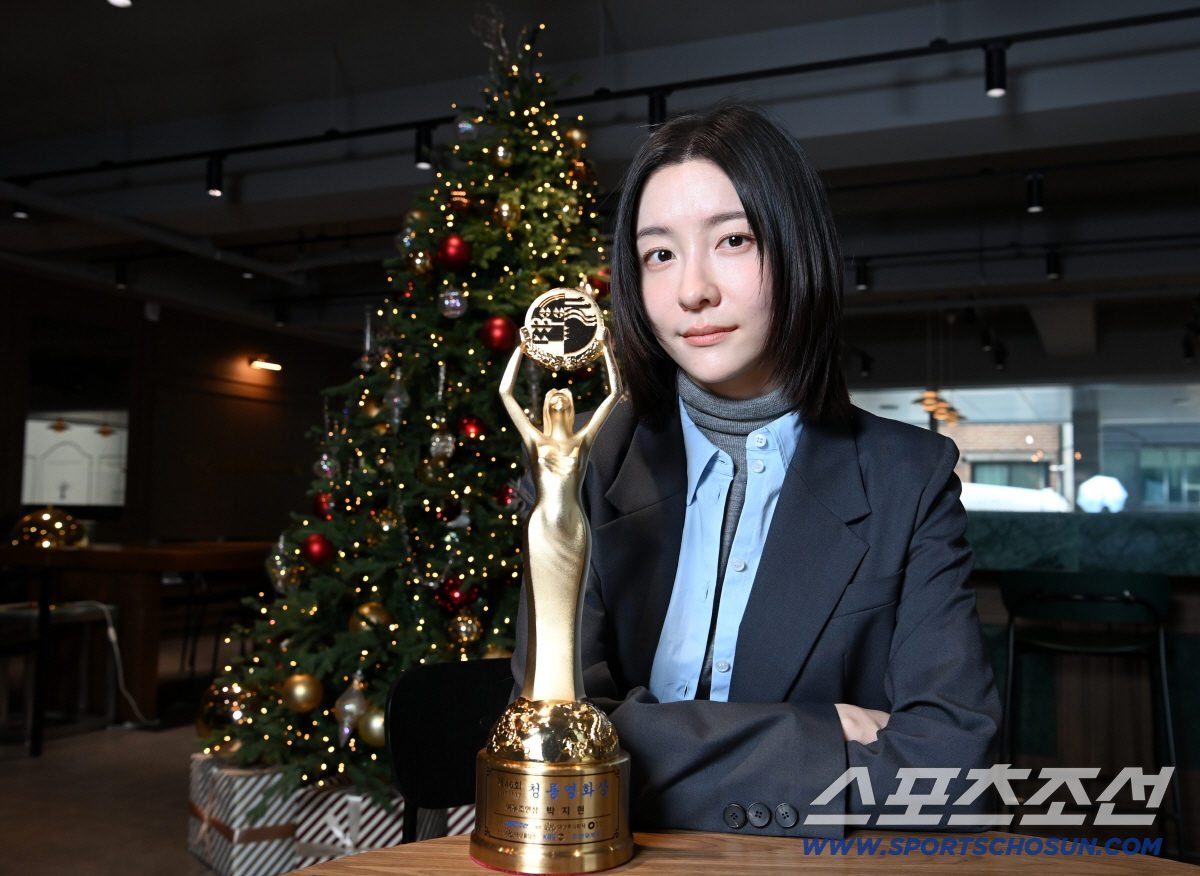 [단독] "김고은 코 찡긋 미소에 마음이 스르륵"…박지현, '재벌' 형수…