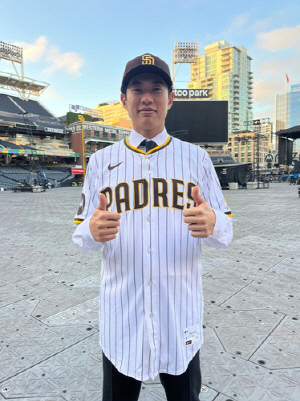 샌디에이고 입단 송성문 귀국…프렐러 단장 