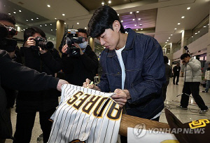 샌디에이고 입단 송성문 귀국…