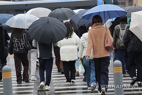 화요일 우산 챙기세요, 전국 비 또는 눈…기온 평년 웃돌아