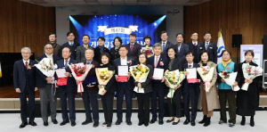 '경남교육 발전 헌신' 개인 4명·단체 1곳에 '경남교육상' 시상