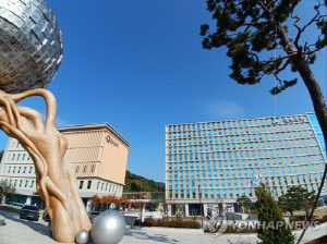 [울산소식] 울주군, 공직자 퇴임식…인생 2막 응원 가방 전달