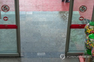 다크패턴 조사해 소비자 보호…자동문 안전기준 강화한다