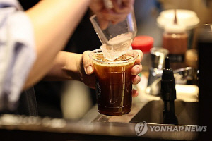 다시 쏟아낸 플라스틱 대책…'불편' 호소 뚫고 이번엔 실현될까