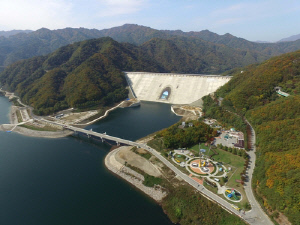 화천군, 민통선 북상·DMZ 평화길 조성 공로로 대통령상 수상