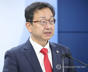 정승윤 전 부산교육감 후보, 선거법 위반 첫 공판서 혐의 부인