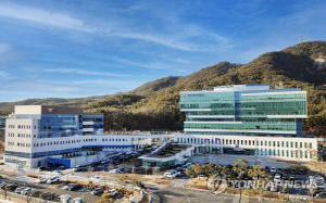 모텔 세면대서 숨진 신생아…'살인 혐의' 친모 구속 송치