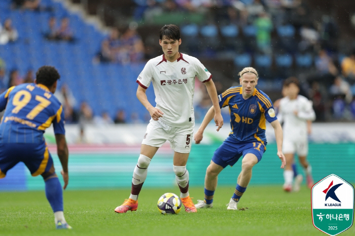 [단독]"라데시마 전북이 움직인다" '넥스트 김민재+대세 센터백' 변준수…
