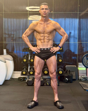 1000골 월드컵 도전, 허언 아니었나…40세 호날두 '보디빌더급' 미친 몸매 공개! '헉' 소리 나는 관리 비결은