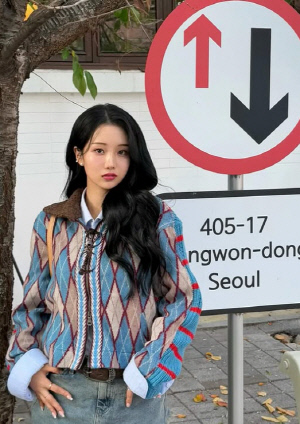 [청룡랭킹] 가수 김소연, 2025년 마지막 청룡랭킹 1위 차지