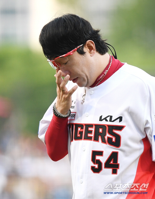 '최하위 충격' 그래도 KIA는 45억 대우했다…대투수 자존심 회복 절실…