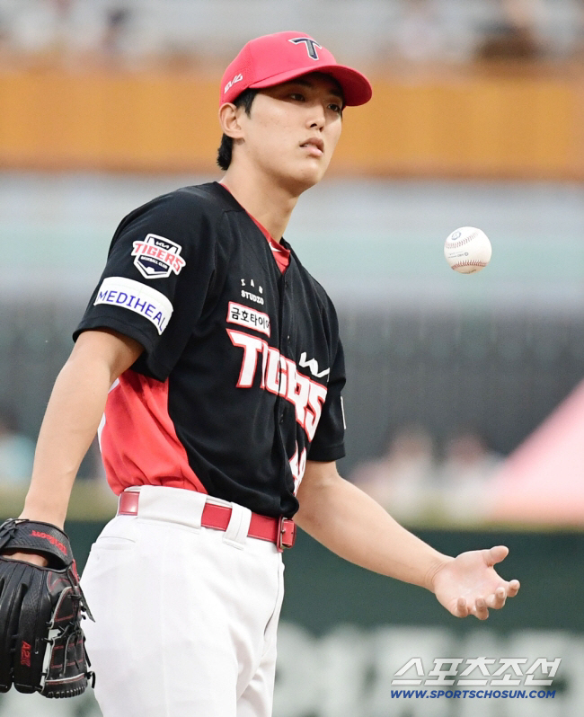 '최하위 충격' 그래도 KIA는 45억 대우했다…대투수 자존심 회복 절실…