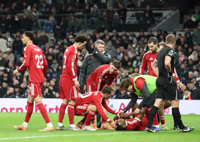 결국 발목 부러져 수술까지 받았다!…'PL 최고 이적료' 장기간 전력 이탈→"리버풀 스쿼드 위기"
